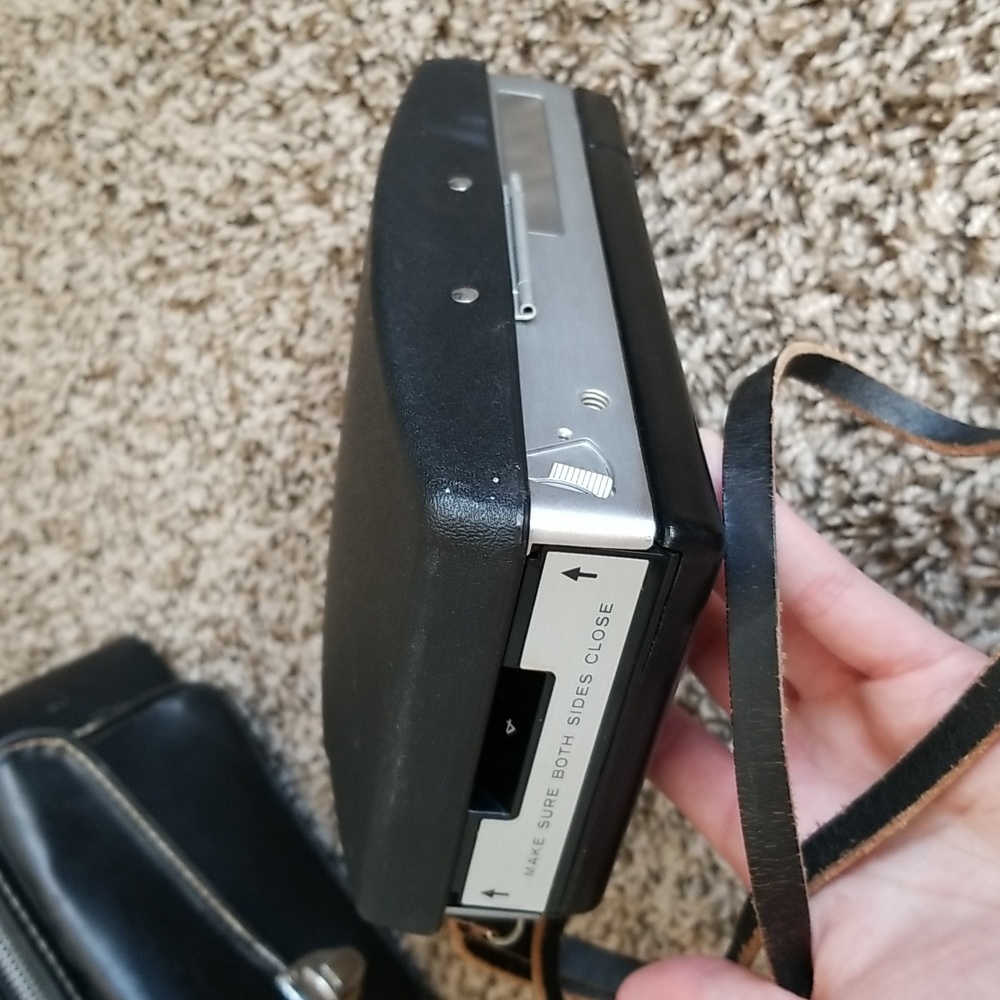 Vintage Polaroid 240 Land Camera - Picture 6 of 12